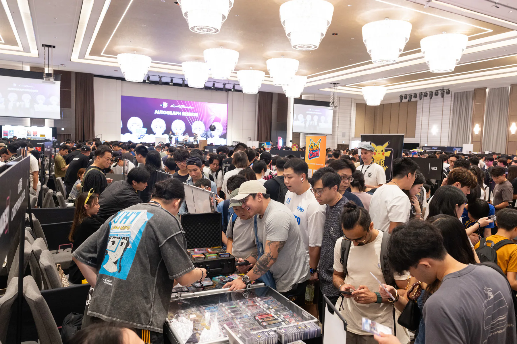 Thousands of collectors packing the Grade10 FEST Summer 2026 ballroom floor.